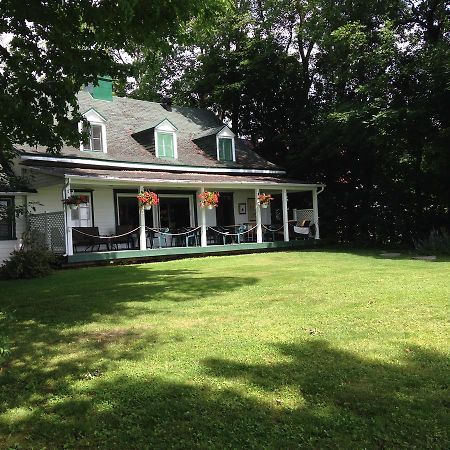 Auberge Les Blancs Moutons Saint-Laurent-de-l'ile d'Orleans Exterior foto